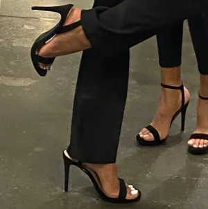 CLASSIC OPEN-TOE STILETTOS