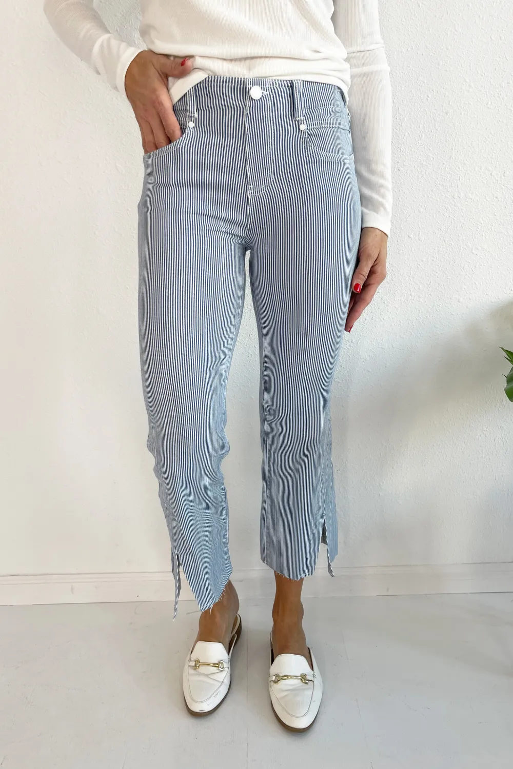 Gia Glider Crop Flare Twisted Seam