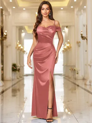 Vestido largo de satén con hombros descubiertos