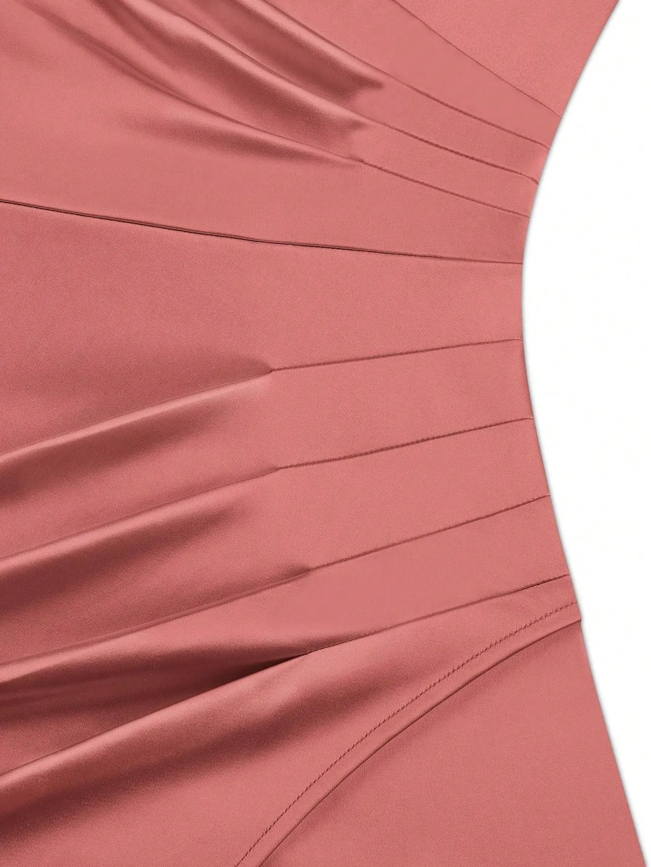 Vestido largo de satén con hombros descubiertos