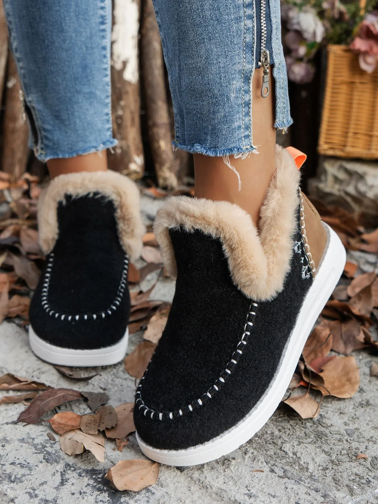 Women's Furry Suede Flat Sneakers with Round Toe | Cozy Comfort and Style