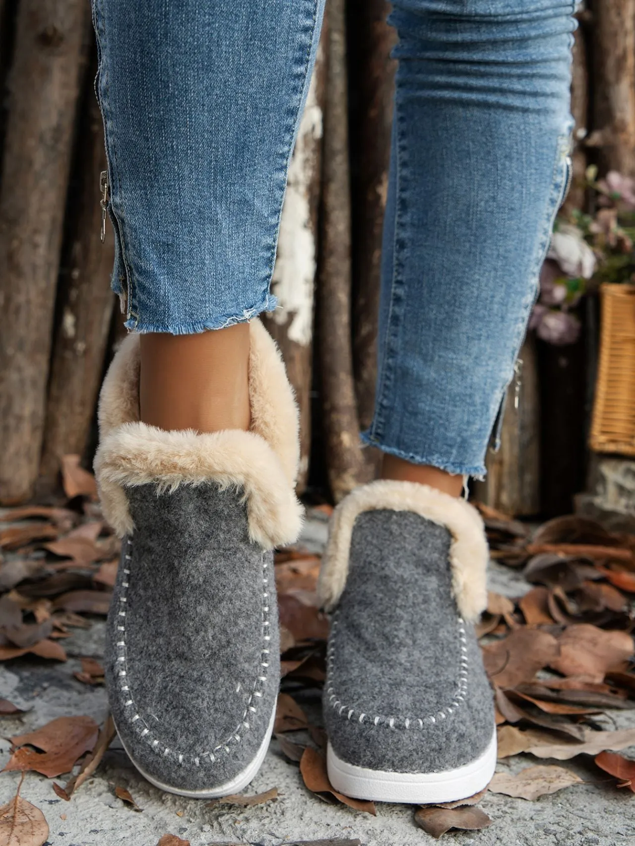 Women's Furry Suede Flat Sneakers with Round Toe | Cozy Comfort and Style