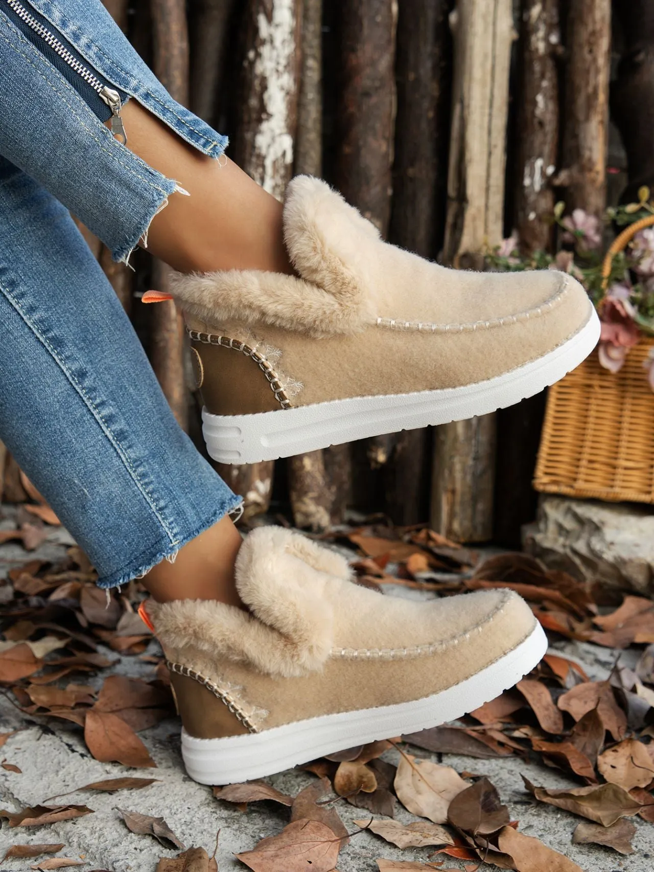 Women's Furry Suede Flat Sneakers with Round Toe | Cozy Comfort and Style