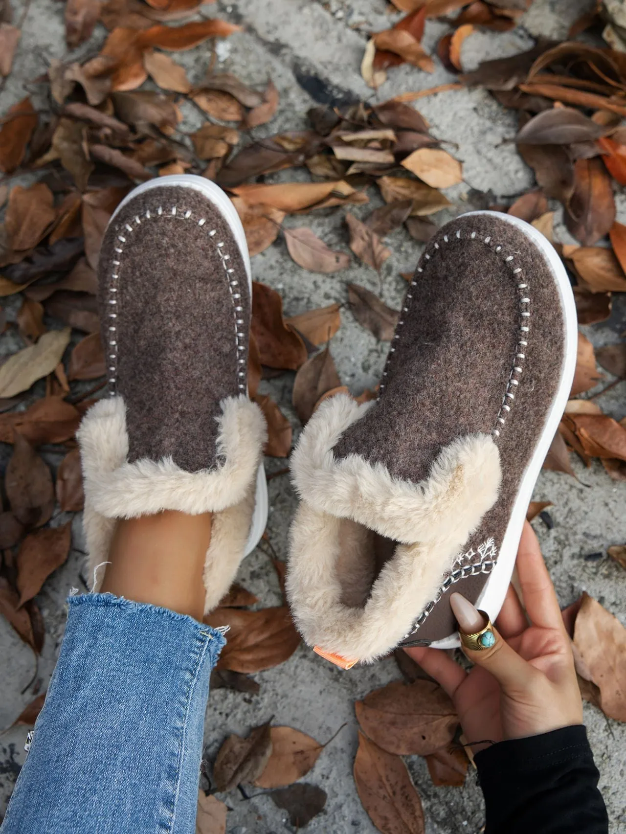Women's Furry Suede Flat Sneakers with Round Toe | Cozy Comfort and Style