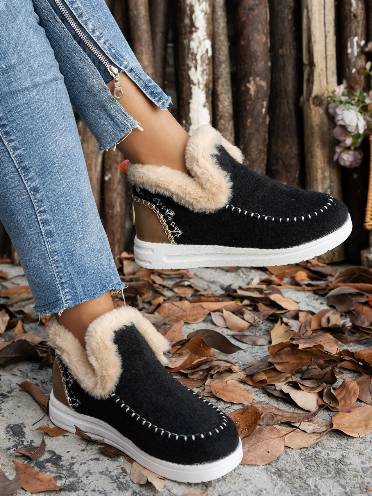 Women's Furry Suede Flat Sneakers with Round Toe | Cozy Comfort and Style